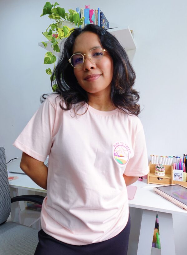 camiseta rosa con bordado